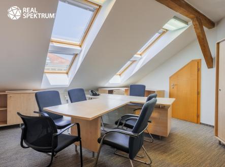 Pronájem kanceláře, 307 m²