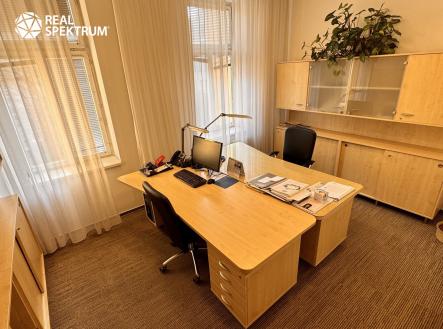 Pronájem kanceláře, 360 m²