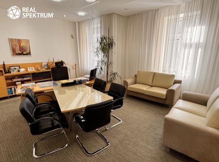 Pronájem kanceláře, 360 m²