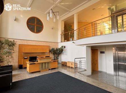 Pronájem kanceláře, 360 m²