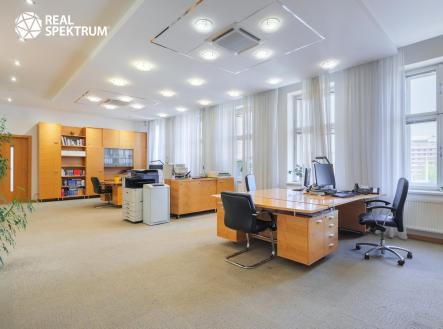 Pronájem kanceláře, 360 m²