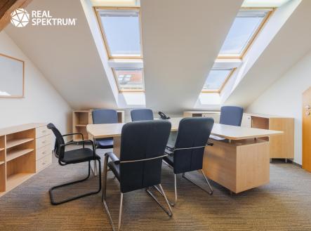 Pronájem kanceláře, 360 m²