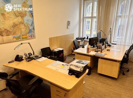 Pronájem kanceláře, 366 m²