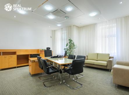 Pronájem kanceláře, 366 m²