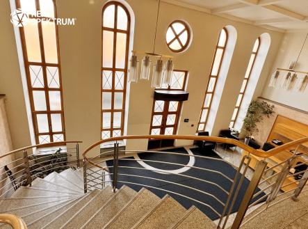 Pronájem kanceláře, 331 m²