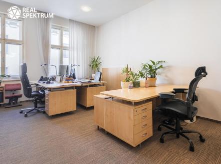 Pronájem kanceláře, 331 m²