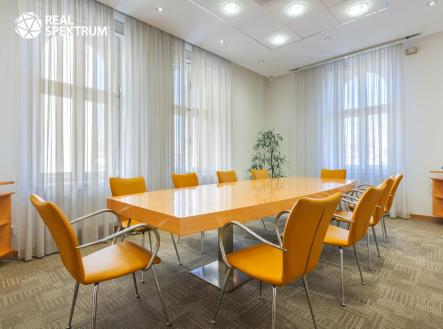 Pronájem kanceláře, 331 m²