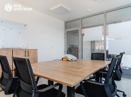 Pronájem kanceláře, 1 000 m²