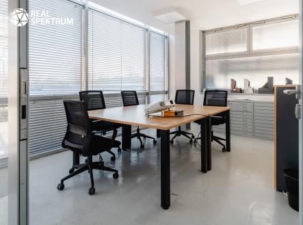 Pronájem kanceláře, 1 000 m²