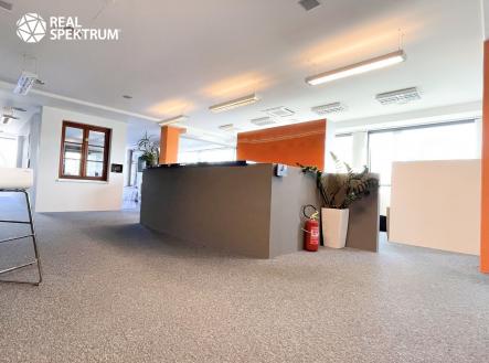Pronájem kanceláře, 427 m²