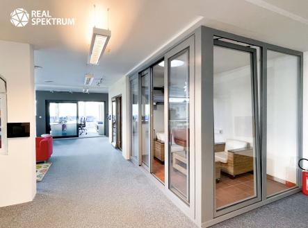 Pronájem kanceláře, 427 m²