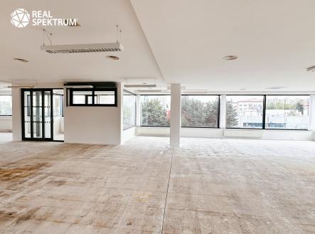 Pronájem kanceláře, 427 m²