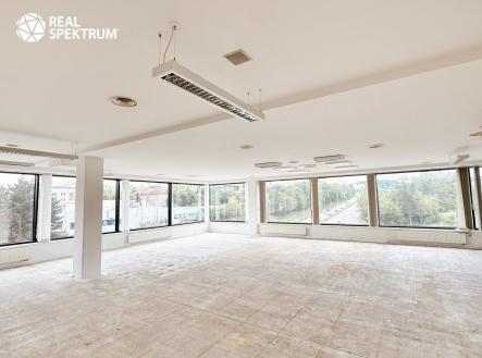 Pronájem kanceláře, 427 m²