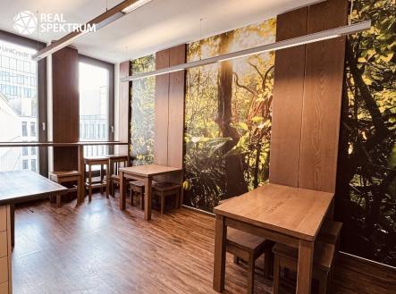 Pronájem kanceláře, 374 m²