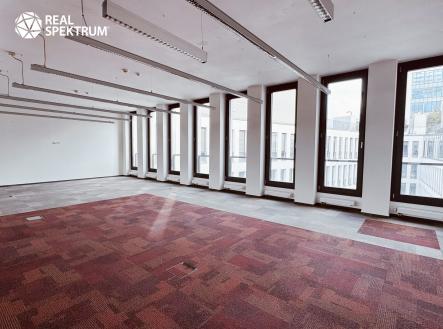 Pronájem kanceláře, 374 m²