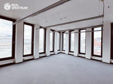 Pronájem kanceláře, 671 m²