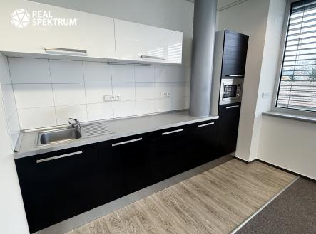 Pronájem kanceláře, 100 m²