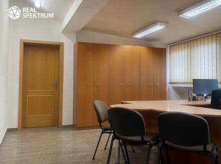 Pronájem kanceláře, 301 m²