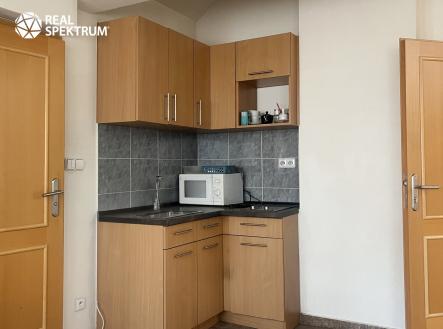 Pronájem kanceláře, 301 m²