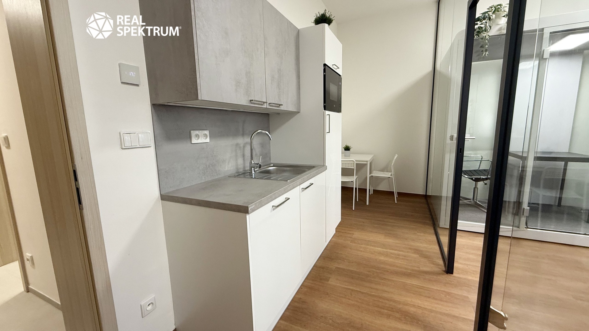 Pronájem KA G12 Opuštěná_12