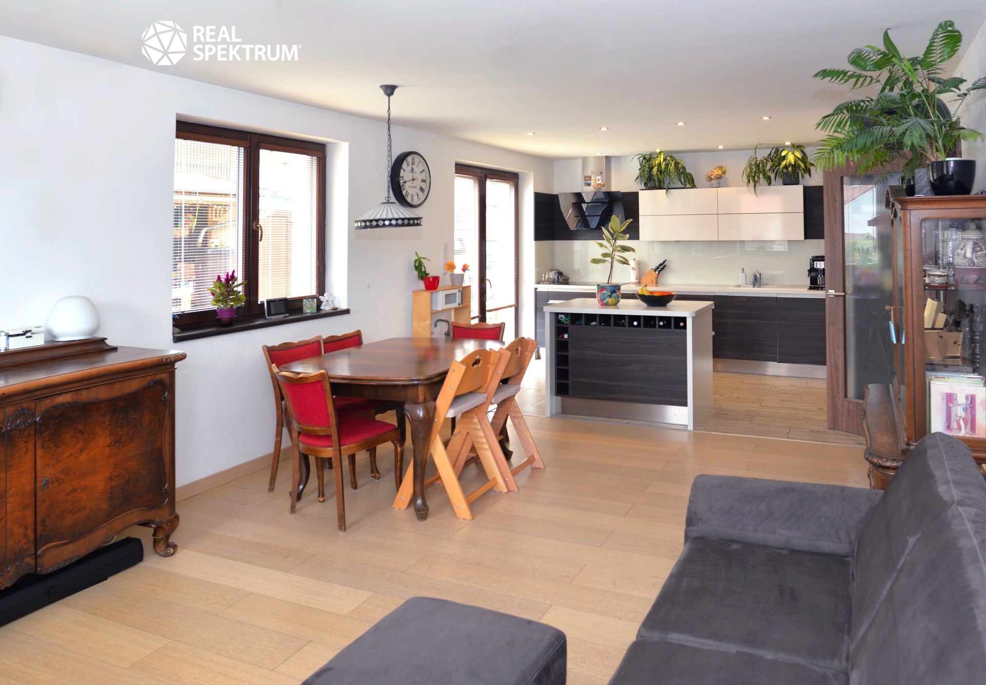 prizemi-kuchyne-obyvak-1