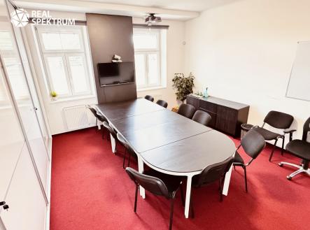 Pronájem kanceláře, 407 m²