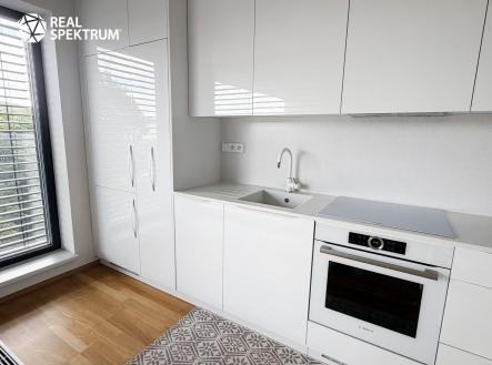 Pronájem bytu, 3+kk, 77 m²