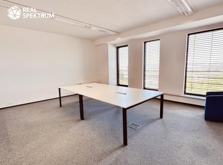 Pronájem kanceláře, 442 m²