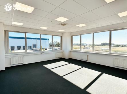 Pronájem kanceláře, 600 m²