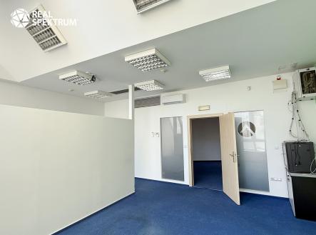 Pronájem kanceláře, 141 m²