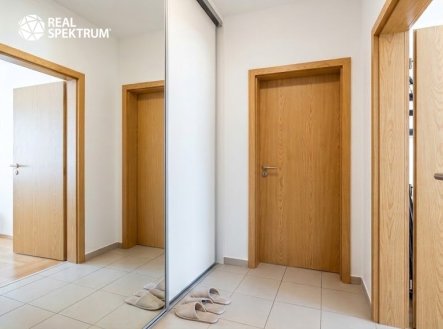 Pronájem bytu, 1+kk, 38 m²
