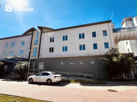 Pronájem kanceláře, 1 084 m²