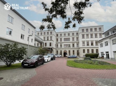 Pronájem kanceláře, 1 084 m²