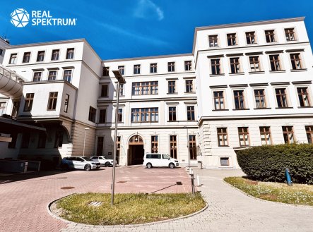Pronájem kanceláře, 1 902 m²