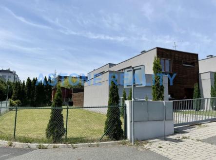 Pronájem domu/vily, 145 m²