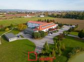 Prodej hotel, 3 300 m²