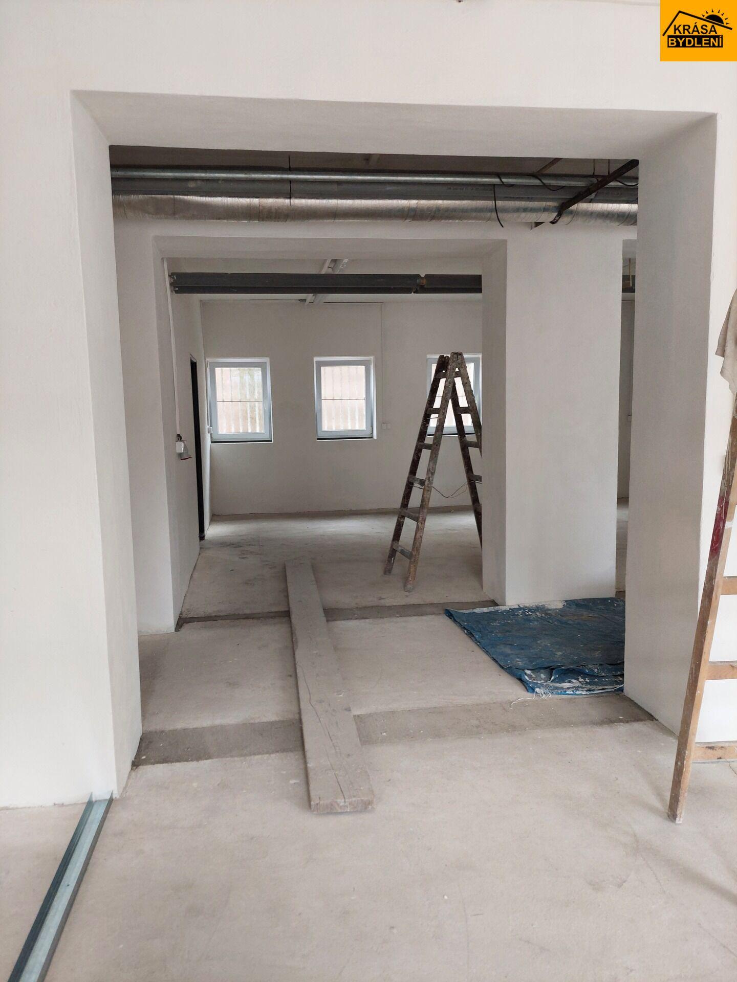 Pronájem nebytového prostoru s parkovacím stáním v Olomouci, Řepčíně