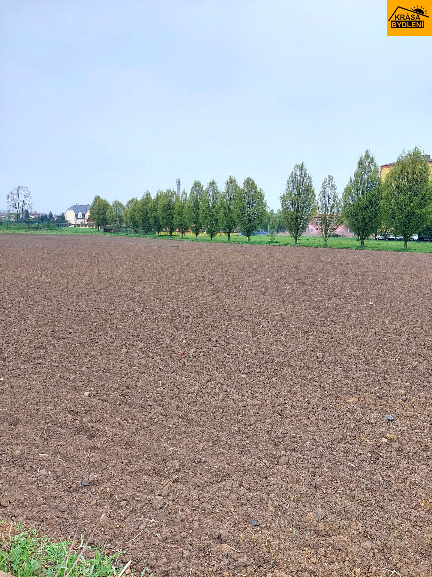 Prodej stavebních pozemků s komerčním objektem v Uničově