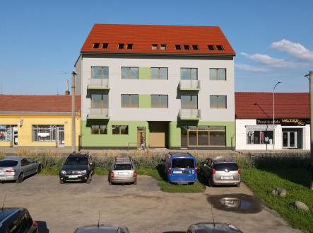 Prodej - nájemní dům, 895 m²
