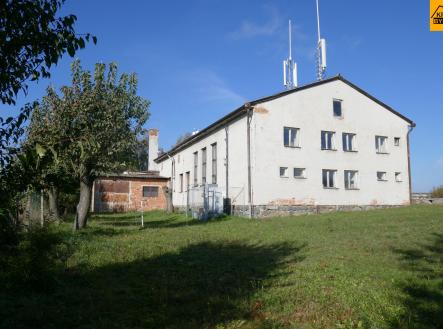Prodej komerčního objektu, průmyslový areál, 3 983 m²