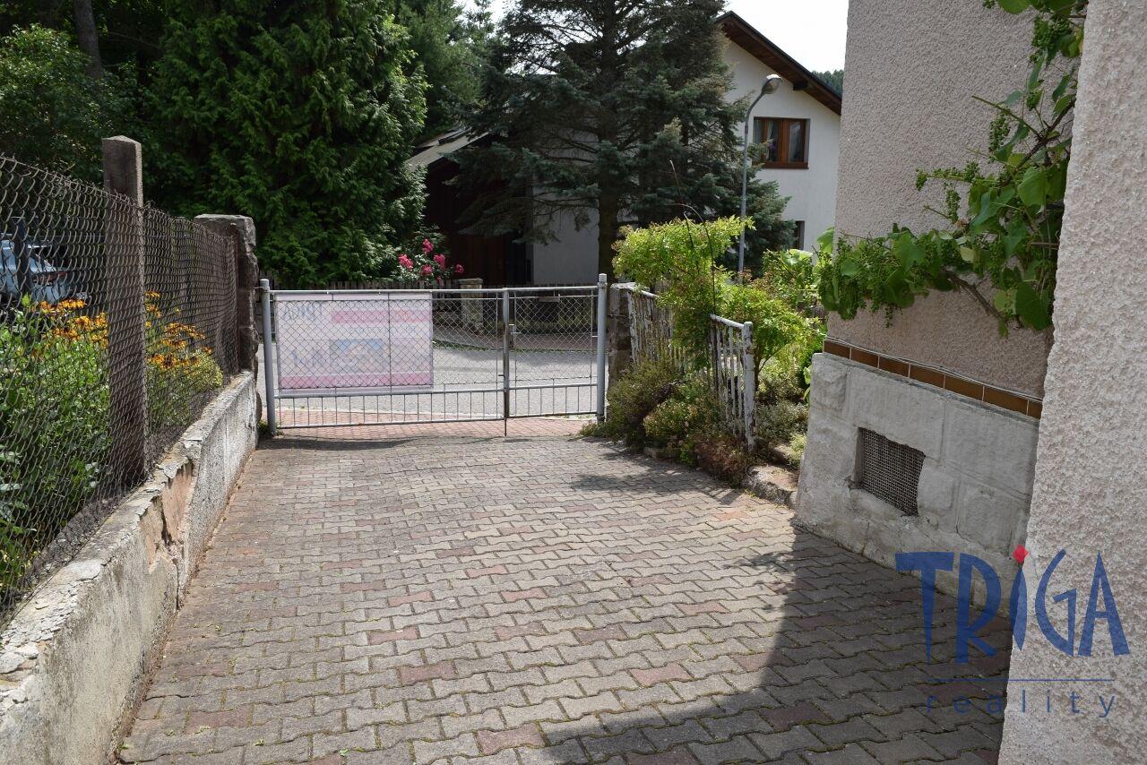 Trutnov - Rodinná vila v centru se zahradou a garáží