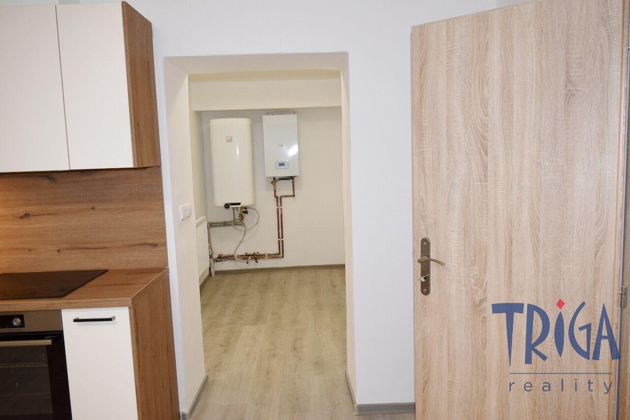 Dvůr Králové n. L. - Dlouhodobý pronájem luxusního bytu 2+1 na náměstí