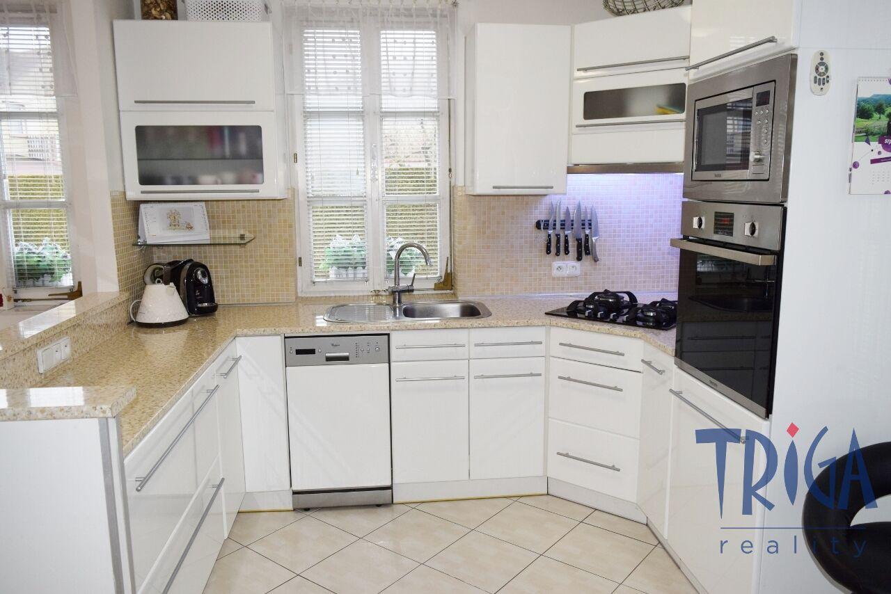 Batňovice - Prodej poloviny dvojdomku s letní kuchyní a terasou