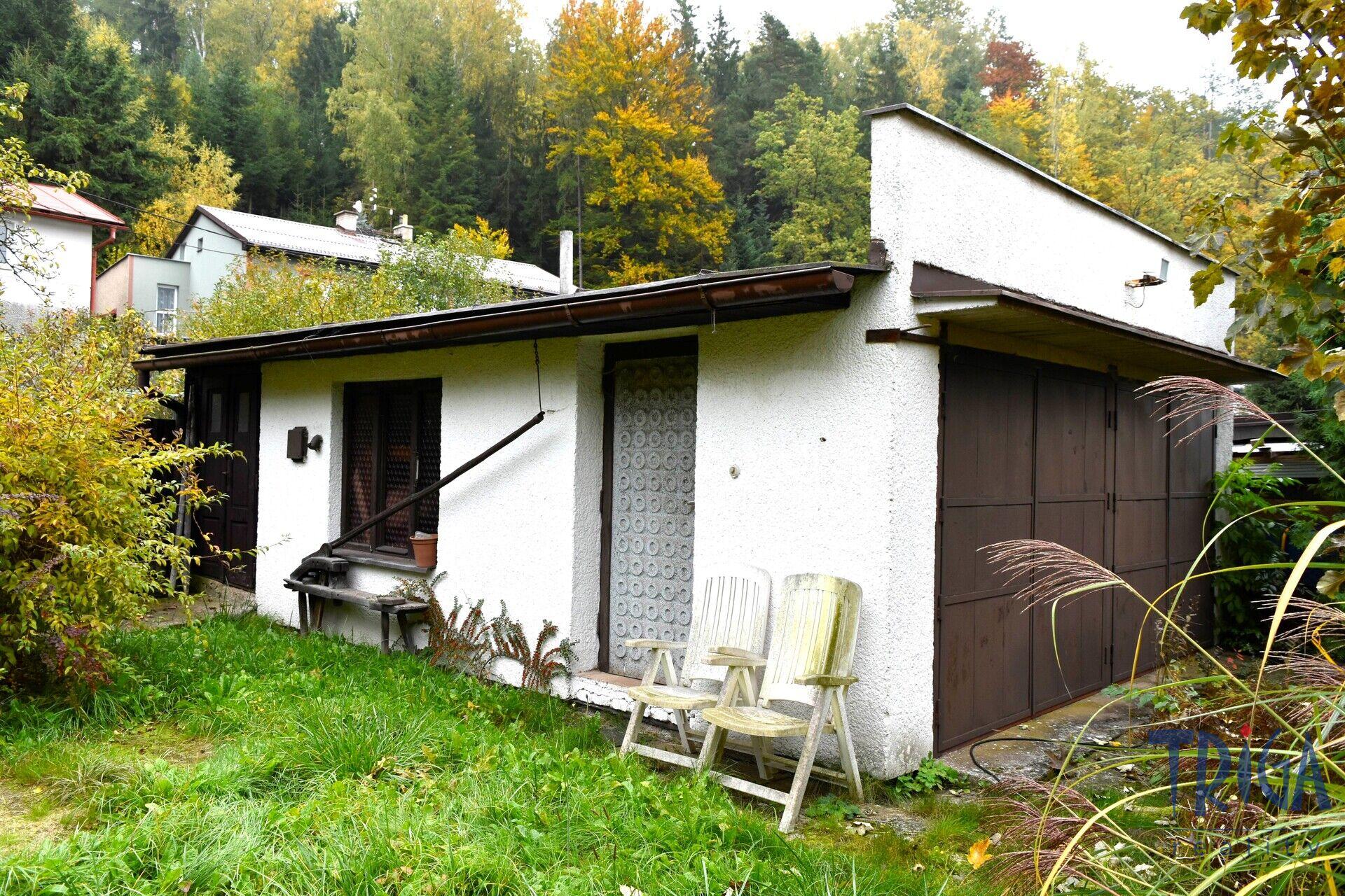 Náchod - Prodej rodinného domu se třemi jednotkami, garáží a zahradou