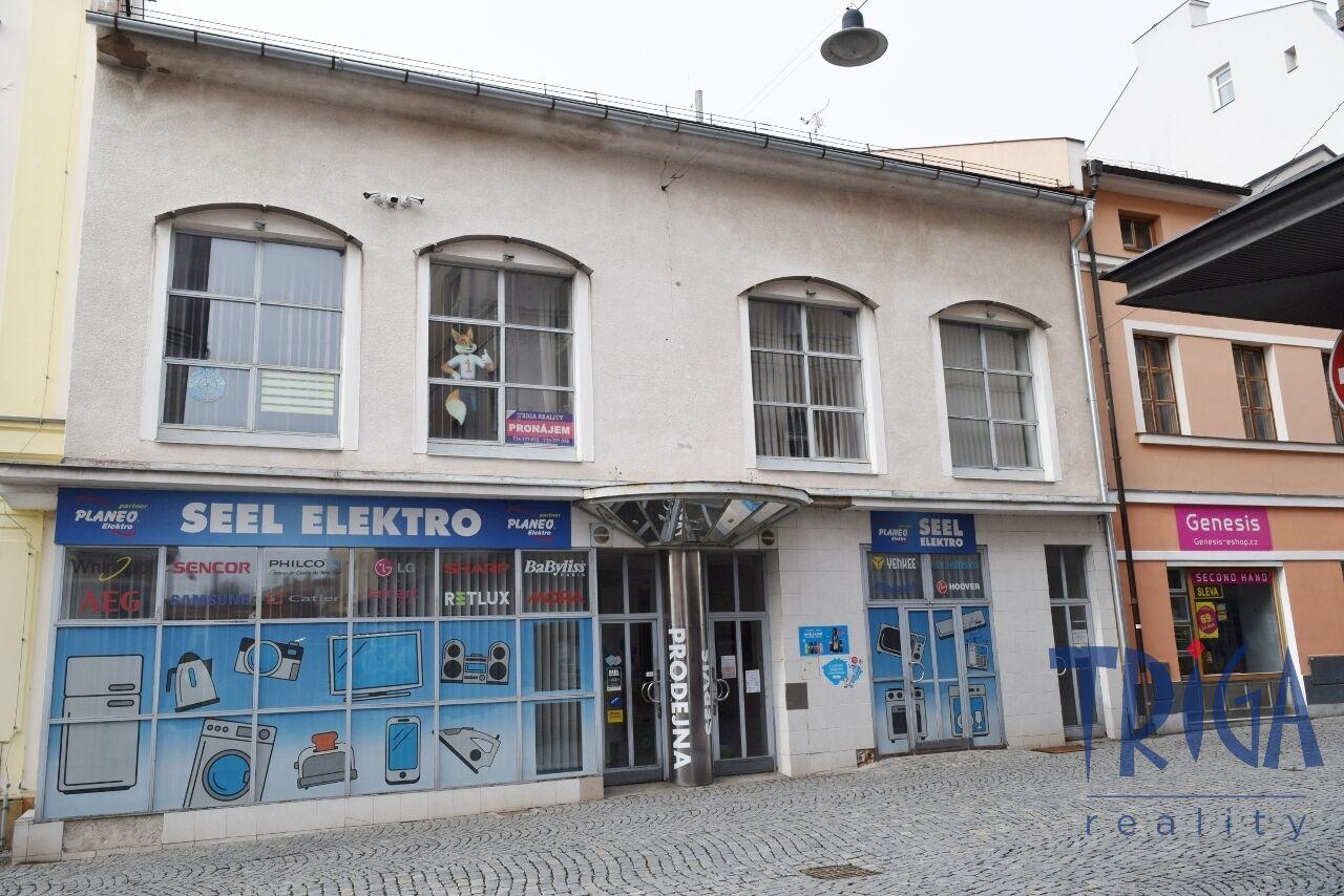 Dvůr Králové n. L. - Pronájem prodejních či kancelářských prostor v centru na pěší zóně