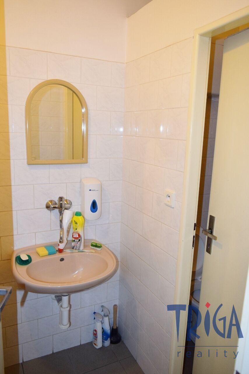 Dvůr Králové n. L. - Pronájem prodejních či kancelářských prostor v centru na pěší zóně