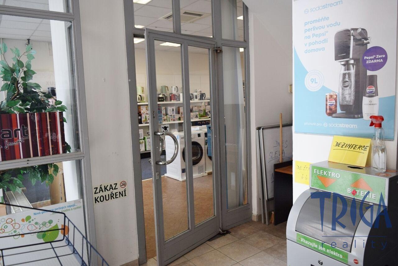 Dvůr Králové n. L. - Pronájem prodejních či kancelářských prostor v centru na pěší zóně