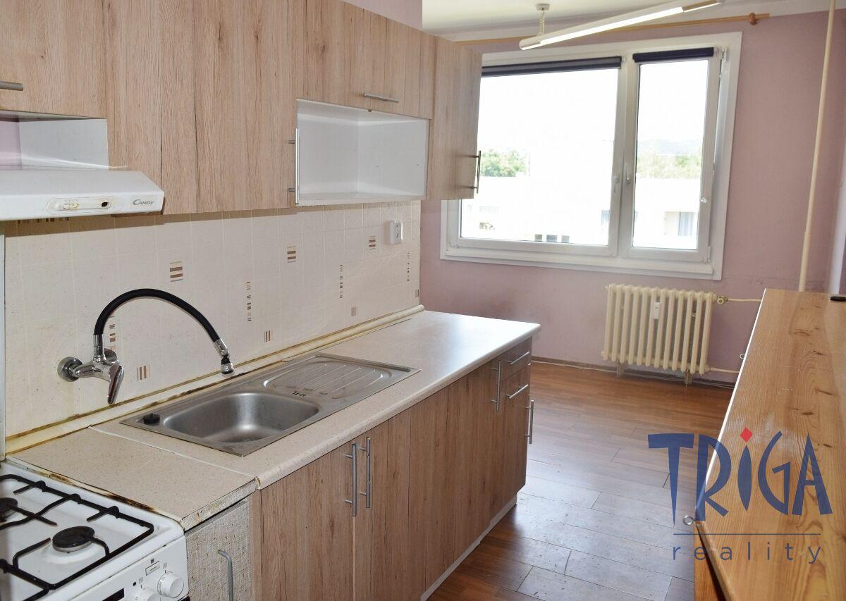 Dvůr Králové nad Labem - Prodej pěkně řešeného bytu 3+1 s balkonem a výhledem na Zvičinu