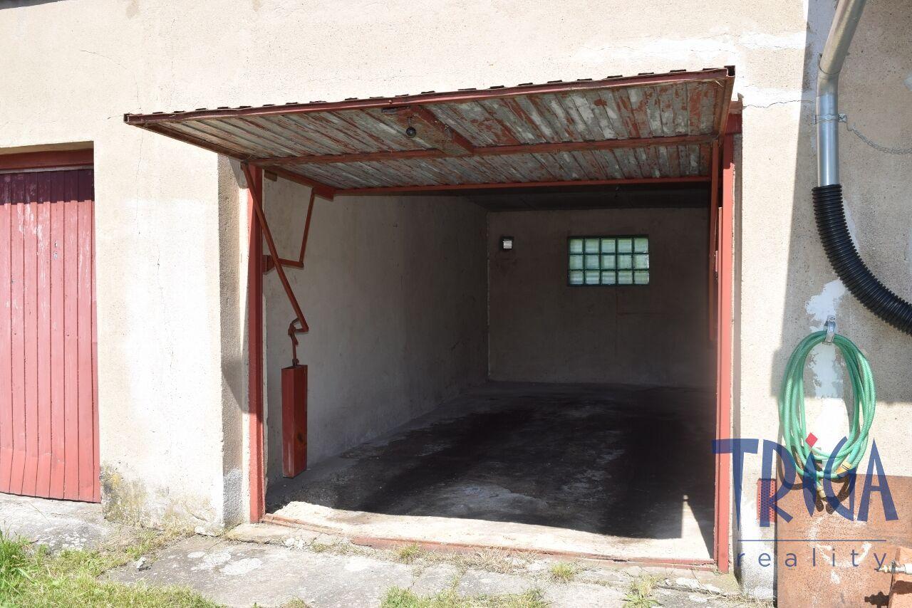 Bílá Třemešná - Zdění garáž v centru obce