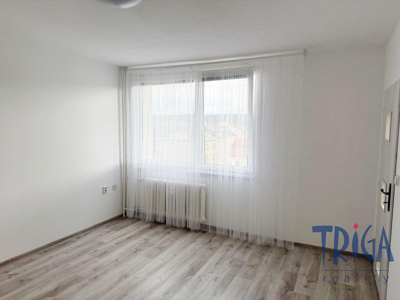 Dvůr Králové n.L. - Pronájem pěkného bytu 1+kk po rekonstrukci
